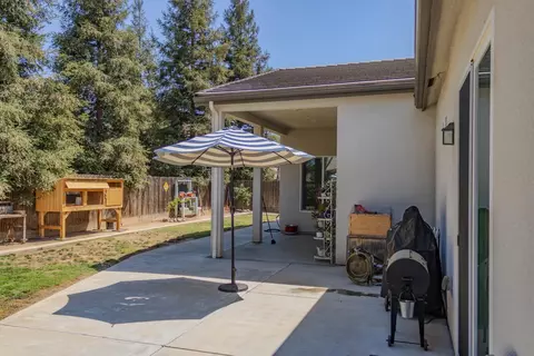 Exterior - 46 N Brehler Ave, Sanger, CA 93657 photo 3 of 4