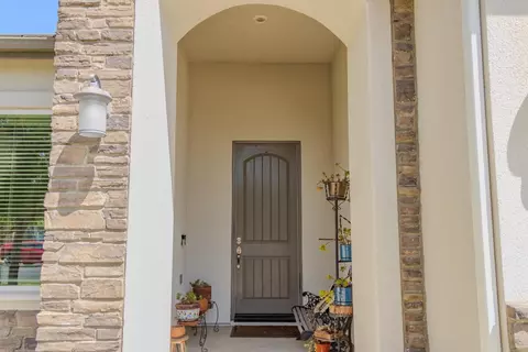 Entry Way - 46 N Brehler Ave, Sanger, CA 93657 photo 1 of 6