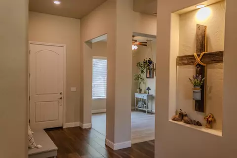 Entry Way - 46 N Brehler Ave, Sanger, CA 93657 photo 6 of 6
