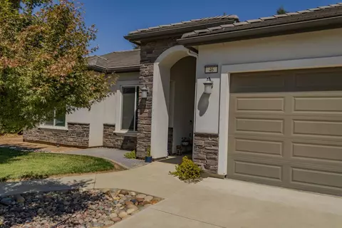 Exterior - 46 N Brehler Ave, Sanger, CA 93657 photo 2 of 4