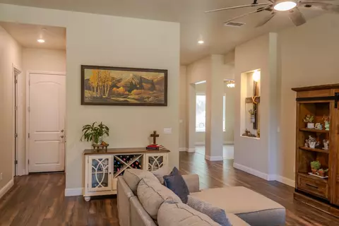 Entry Way - 46 N Brehler Ave, Sanger, CA 93657 photo 5 of 6