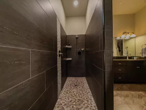 Bath - 46 N Brehler Ave, Sanger, CA 93657 photo 6 of 6