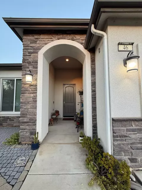 Entry Way - 46 N Brehler Ave, Sanger, CA 93657 photo 3 of 6