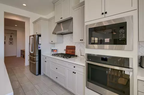 Kitchen - 1048 Beaver Pond Loop, Madera, CA 93636 photo 3 of 3