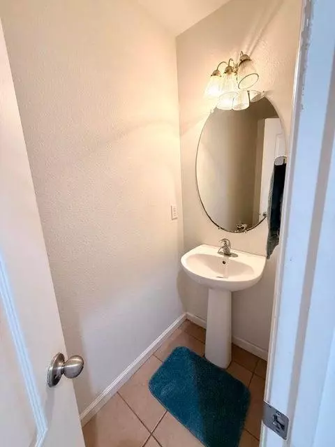 Bath - 4317 E Cambridge Ave, Visalia, CA 93292 photo 1 of 3
