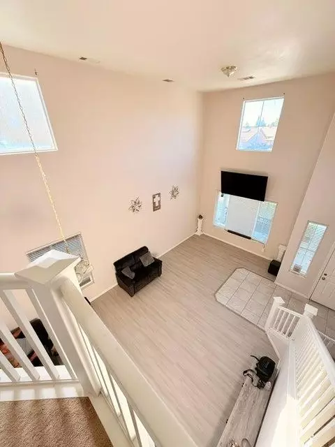 Entry Way - 4317 E Cambridge Ave, Visalia, CA 93292 photo 9 of 11