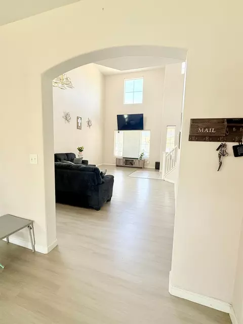 Entry Way - 4317 E Cambridge Ave, Visalia, CA 93292 photo 11 of 11