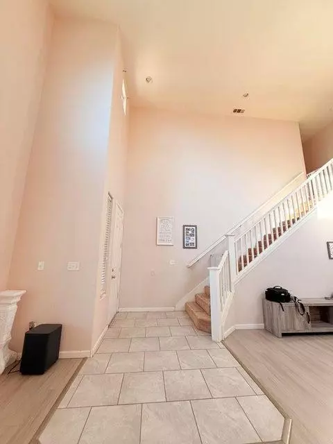 Entry Way - 4317 E Cambridge Ave, Visalia, CA 93292 photo 6 of 11