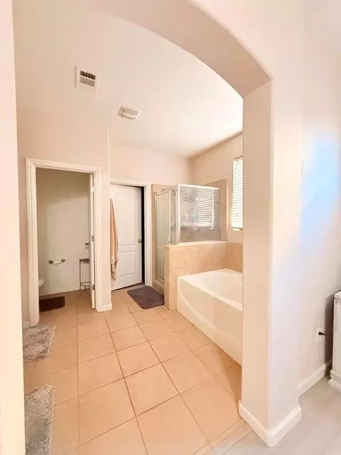 Entry Way - 4317 E Cambridge Ave, Visalia, CA 93292 photo 5 of 11