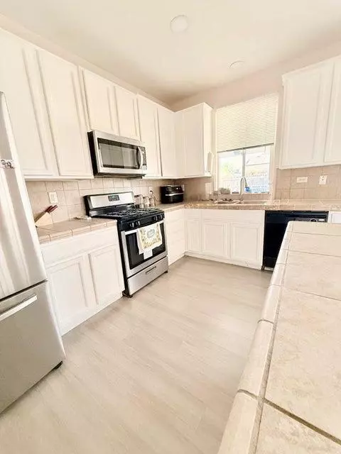 Kitchen - 4317 E Cambridge Ave, Visalia, CA 93292 photo 2 of 5