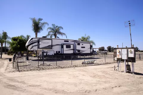 Exterior - 11736 W Jensen Ave, Kerman, CA 93630 photo 15 of 16