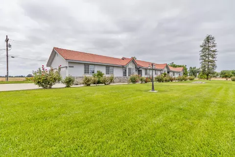 Exterior - 9200 Highway 41, Lemoore, CA 93245 photo 3 of 12