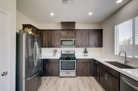 Kitchen - 3609 Pacifica Dr, Madera, CA 93637 photo 3 of 4