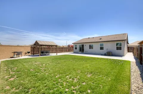 Exterior - 3609 Pacifica Dr, Madera, CA 93637 photo 8 of 13