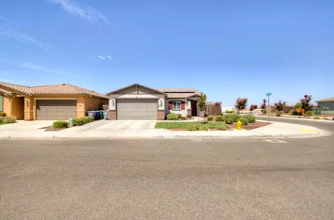 Exterior - 3609 Pacifica Dr, Madera, CA 93637 photo 11 of 13
