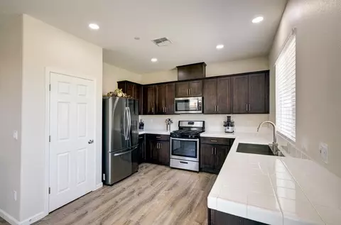 Kitchen - 3609 Pacifica Dr, Madera, CA 93637 photo 4 of 4