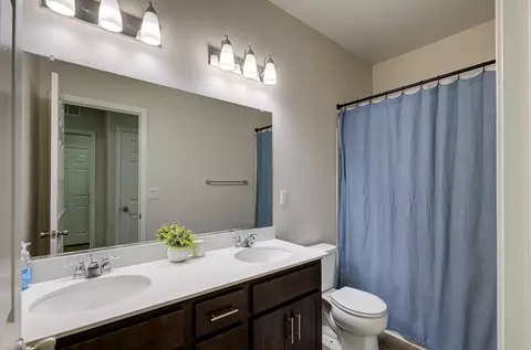 Bath - 3609 Pacifica Dr, Madera, CA 93637 photo 2 of 2