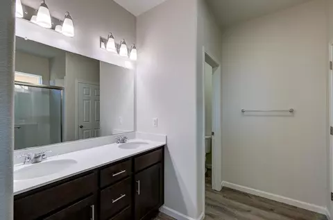 Bath - 3609 Pacifica Dr, Madera, CA 93637 photo 1 of 2