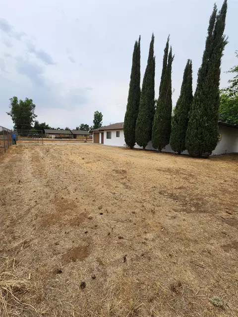 Exterior - 24624 Tropical Dr, Madera, CA 93638 photo 2 of 22