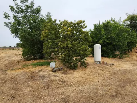 Exterior - 24624 Tropical Dr, Madera, CA 93638 photo 12 of 22