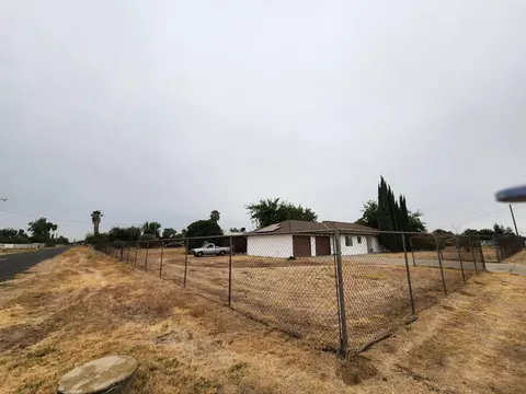 Exterior - 24624 Tropical Dr, Madera, CA 93638 photo 21 of 22