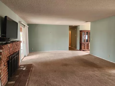 Living - 24624 Tropical Dr, Madera, CA 93638 photo 2 of 7