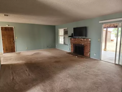 Living - 24624 Tropical Dr, Madera, CA 93638 photo 6 of 7