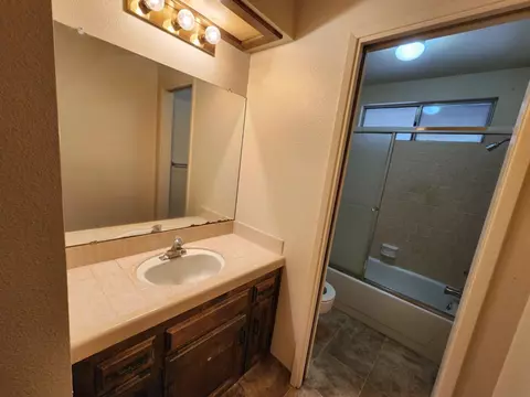 Bath - 24624 Tropical Dr, Madera, CA 93638 photo 1 of 8