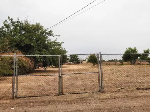Exterior - 24624 Tropical Dr, Madera, CA 93638 photo 17 of 22