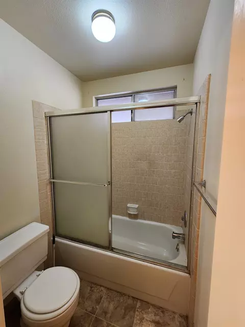 Bath - 24624 Tropical Dr, Madera, CA 93638 photo 2 of 8