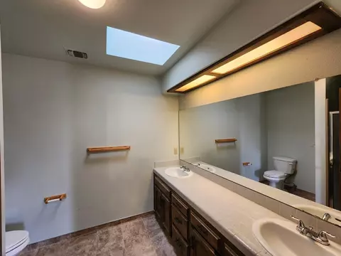 Bath - 24624 Tropical Dr, Madera, CA 93638 photo 5 of 8