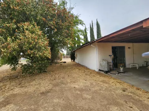 Exterior - 24624 Tropical Dr, Madera, CA 93638 photo 9 of 22
