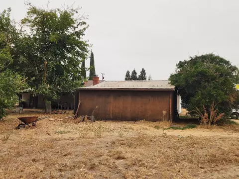 Exterior - 24624 Tropical Dr, Madera, CA 93638 photo 8 of 22