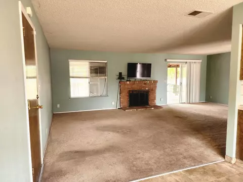 Living - 24624 Tropical Dr, Madera, CA 93638 photo 4 of 7