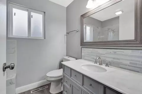 Bath - 4887 E Pico Ave, Fresno, CA 93726 photo 2 of 3