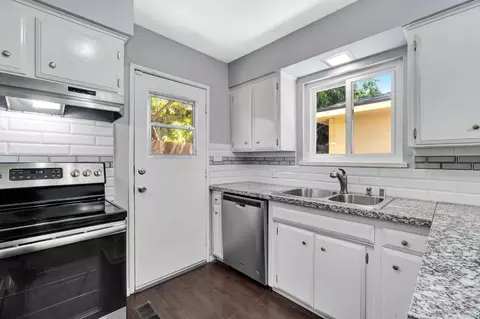 Kitchen - 4887 E Pico Ave, Fresno, CA 93726 photo 4 of 6