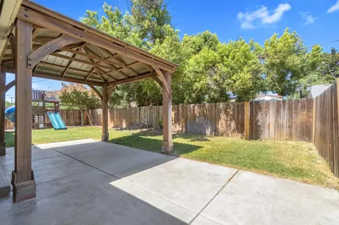 Exterior - 4887 E Pico Ave, Fresno, CA 93726 photo 5 of 7
