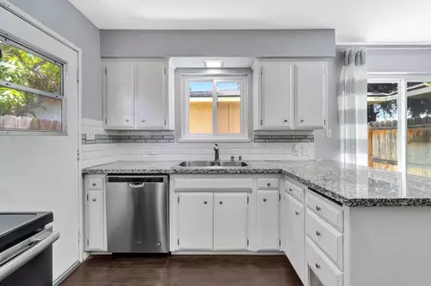 Kitchen - 4887 E Pico Ave, Fresno, CA 93726 photo 5 of 6