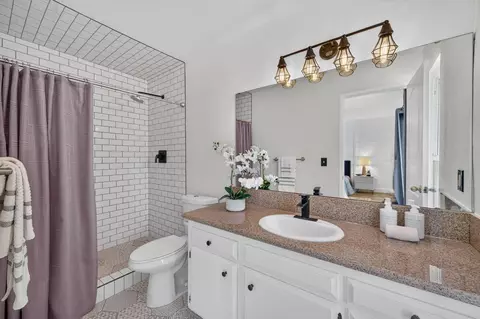 Bath - 451 Mcarthur Ave, Clovis, CA 93611 photo 1 of 2