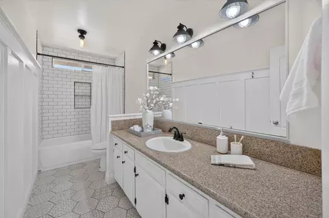 Bath - 451 Mcarthur Ave, Clovis, CA 93611 photo 2 of 2