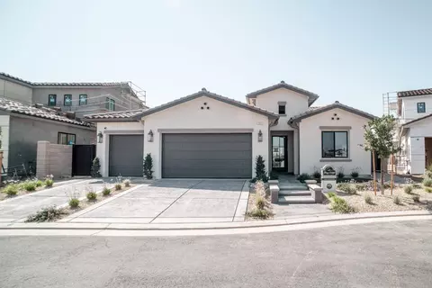 2825 E Beech Tree Dr, Fresno, CA 93730