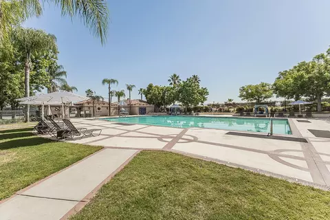 Exterior - 2825 E Beech Tree Dr, Fresno, CA 93730 photo 2 of 3