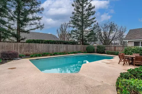 Exterior - 139 E Chestnut, Visalia, CA 93277 photo 5 of 7