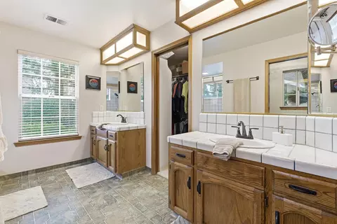 Bath - 139 E Chestnut, Visalia, CA 93277 photo 4 of 5