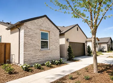 Exterior - 780 Josephine Ave, Madera, CA 93636 photo 2 of 3