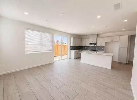 Living - 780 Josephine Ave, Madera, CA 93636 photo 1 of 4