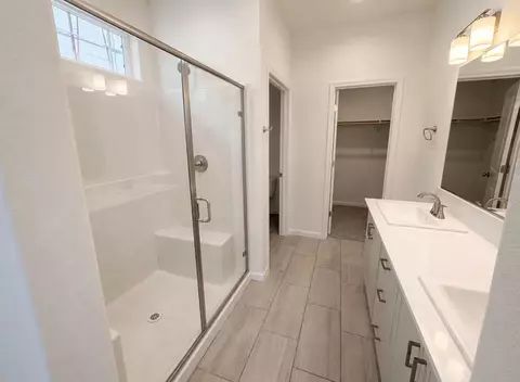 Bath - 780 Josephine Ave, Madera, CA 93636 photo 1 of 3