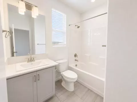 Bath - 780 Josephine Ave, Madera, CA 93636 photo 3 of 3