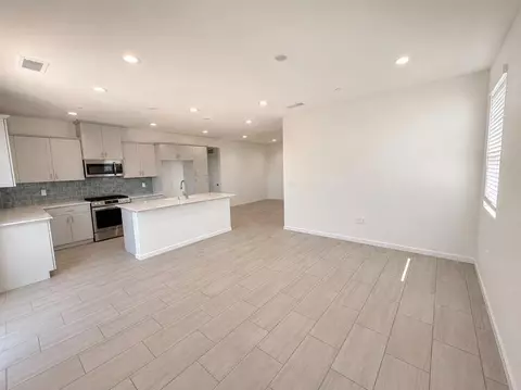 Living - 780 Josephine Ave, Madera, CA 93636 photo 2 of 4