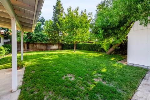 Exterior - 2386 Stanford Ave, Clovis, CA 93611 photo 3 of 8